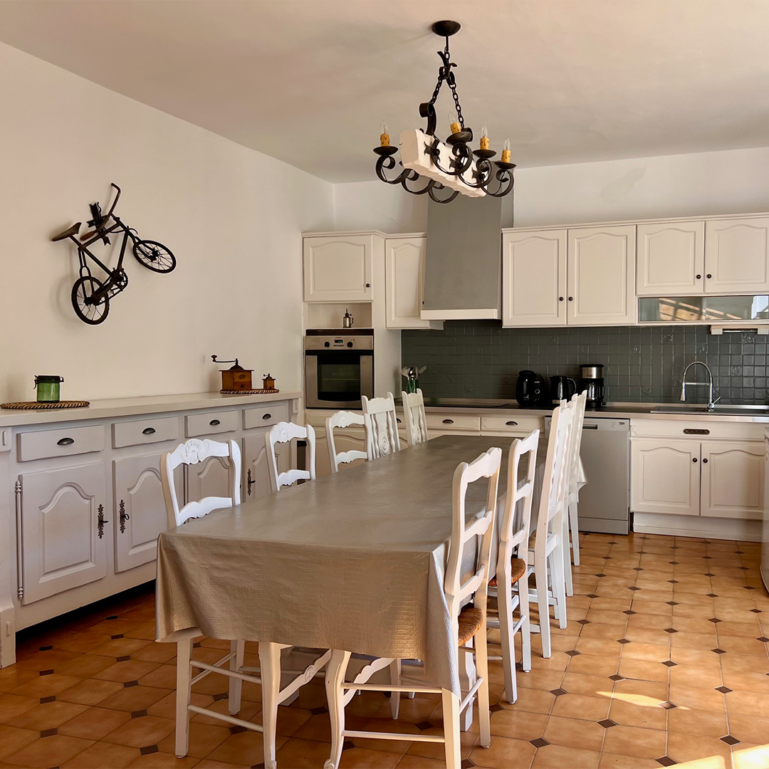 cuisine-domaine-regine-gite-en-provence cuisine equipee location vacance domaine regine